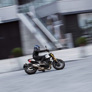 700CL-X-HERITAGE_Action-3-scaled-600x600