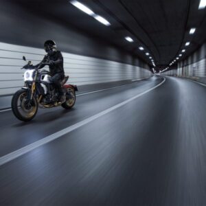 700CL-X-HERITAGE_Action-4-scaled-600x600